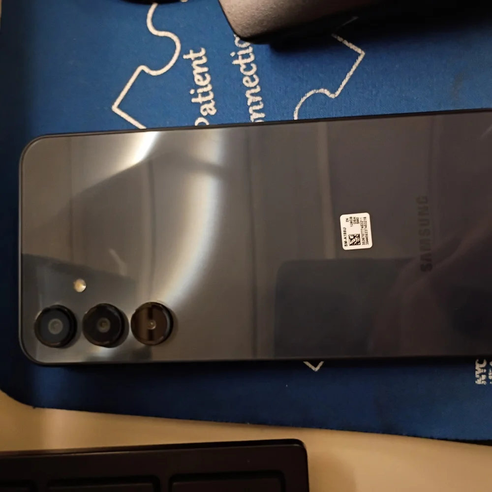 Samsung Smartphone in Black No Drops No Dents No Scratches